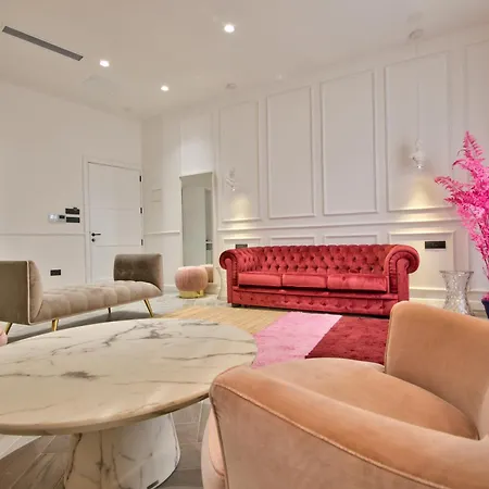 Holm Boutique & - Ik Collection St. Julian's