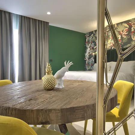 Holm Boutique & - Ik Collection