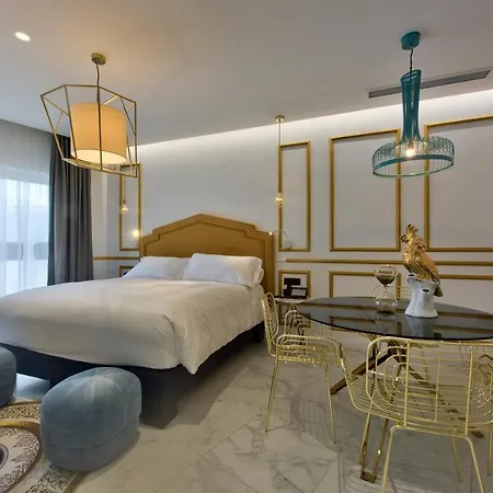 Holm Boutique & - Ik Collection