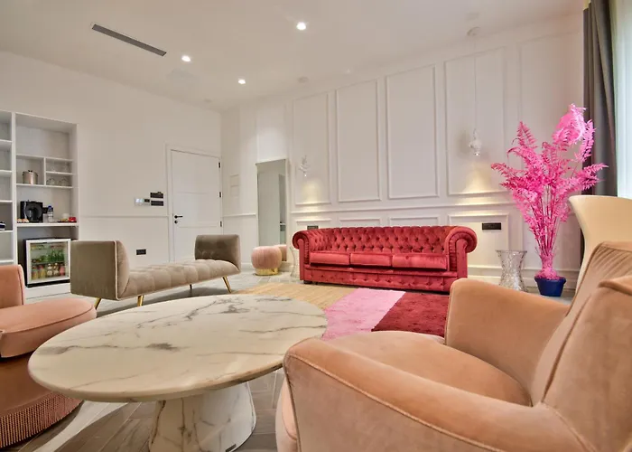 Holm Boutique & - Ik Collection Saint Julian's