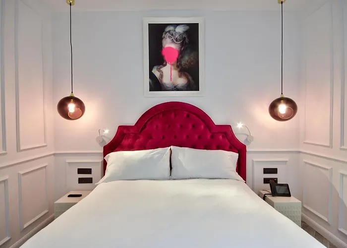 Holm Boutique & - Ik Collection